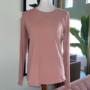 Lululemon size 6 workout top